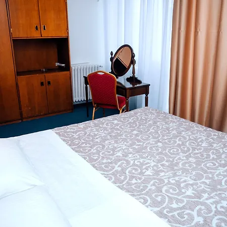 Slavija Hotel 3*